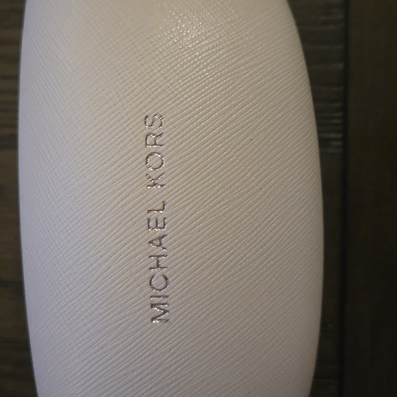 MICHAEL KORS Eyeglasses/Sunglasses CASE, White, Silvertone embossed. - Picture 2 of 8